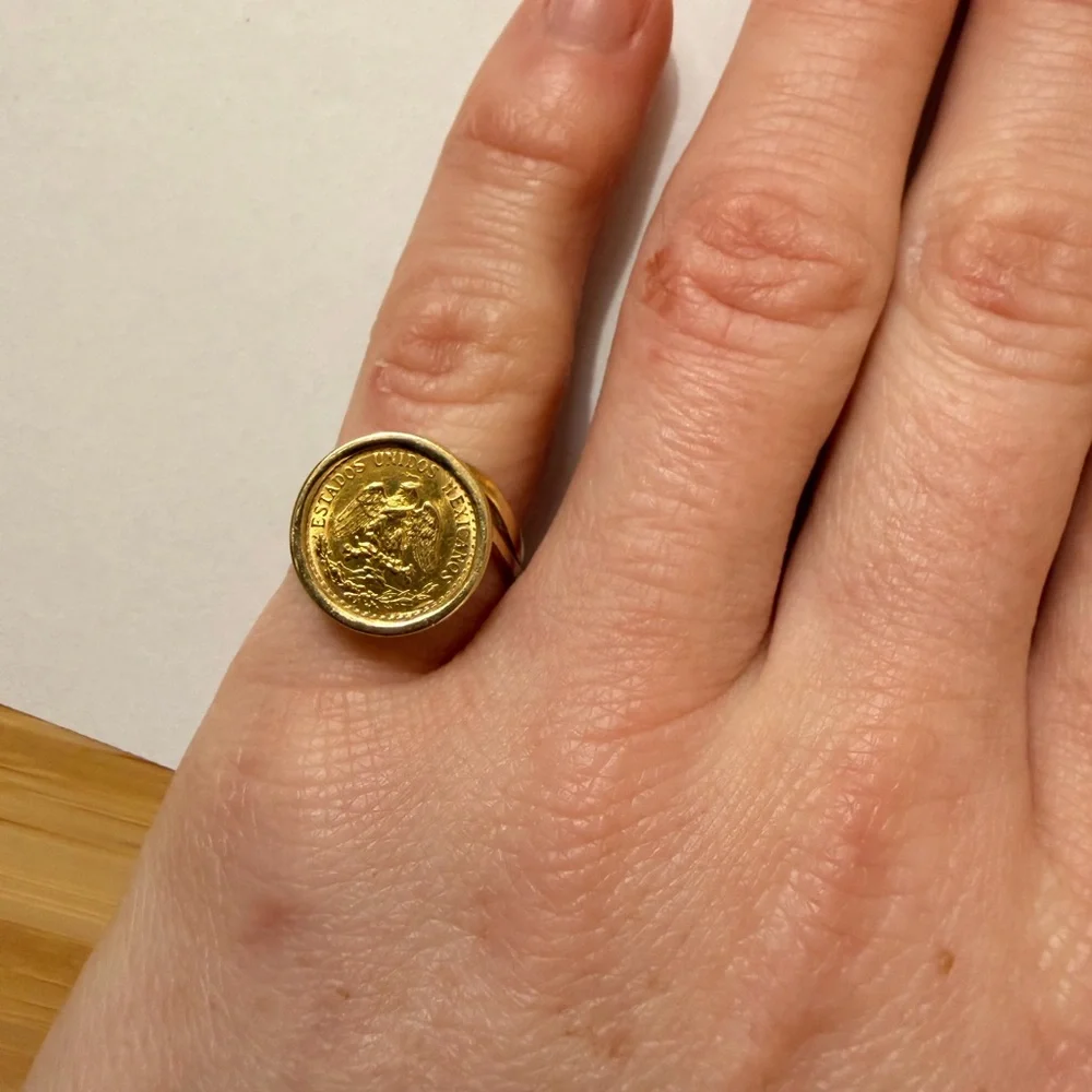 14K Yellow Gold ring & .900 gold 1945 Dos Pesos Coin Ring - Picture 4 of 6